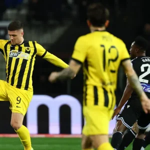 Super League: Η ΑΕΚ που παρέμεινε στην κορυφή «καθαρίζοντας» από ντέρμπι και ο Παναθηναϊκός που απογοήτευσε ξανά