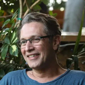 Αιμίλιος Χειλάκης: Απίστευτο περιστατικό στην παράσταση «Cancel» που πρωταγωνιστεί – Η αστυνομία «εισέβαλε» στο θέατρο