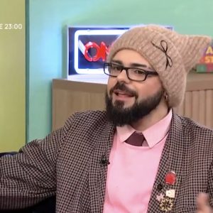 Akylas: «Τρέχαμε να ξεφύγουμε» λέει για την ομοφοβική επίθεση που δέχτηκε όταν πήγαινε Γυμνάσιο