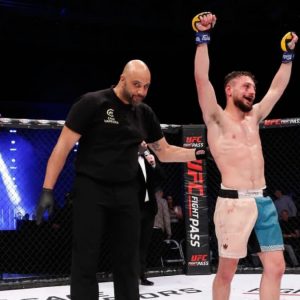 Η Λαμία στο προσκήνιο του MMA: Ο Αλέξανδρος Μουμτζής ξανά στο Cage Warriors!