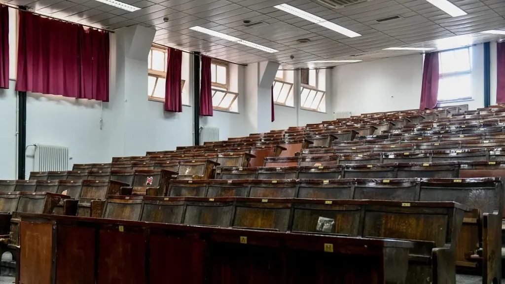 Κρήτη: Φοιτητής κόπηκε γιατί αντέγραψε το AI και η «αθάνατη Ελληνίδα μάνα» του, πήγε να ζητήσει τα «ρέστα» από τον καθηγητή