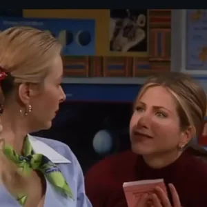 Η Τζένιφερ Άνιστον αποθεώνει τα «Ανεμοδαρμένα Ύψη» με τους Μάργκοτ Ρόμπι και Τζέικομπ Ελόρντι με σκηνή από τα «Φιλαράκια»