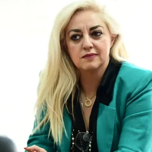 Υπόθεση Παναγόπουλου: Παραιτήθηκε η Άννα Στρατινάκη από υποδιοικήτρια της Ανεξάρτητης Αρχής Ελέγχου της Αγοράς – Σε διαθεσιμότητα δημοσιογράφος της ΕΡΤ