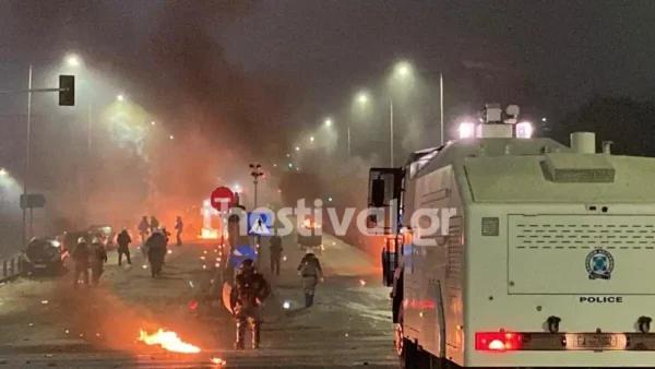 ΕΛ.ΑΣ. για επεισόδια στο ΑΠΘ: Αναίτια και απρόκλητη επίθεση κατά αστυνομικών, με μεγάλο αριθμό μολότοφ