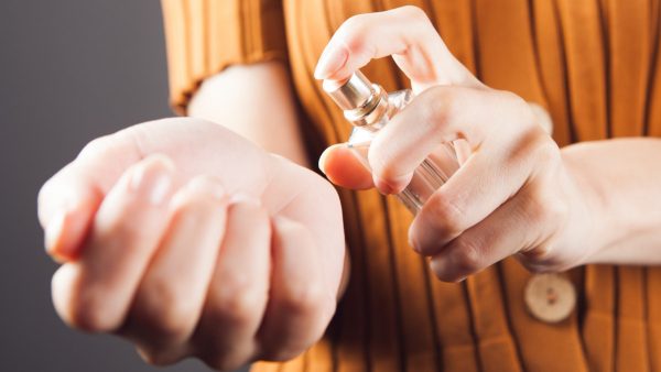 Το κατάστημα αρωμάτων & καλλυντικών REFAN στη Λαμία αναζητά πωλήτρια