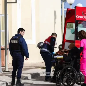 Χίος: 23 άνθρωποι παραμένουν για νοσηλεία μετά το πολύνεκρο επεισόδιο με μετανάστες – Ανάμεσά τους 11 παιδιά και οι έγκυες που απέβαλαν