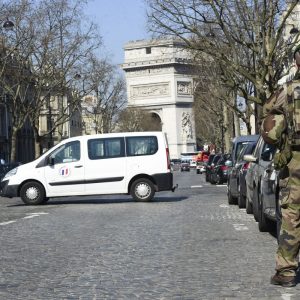 Υπόθεση μυστήριο στη Γαλλία: Τέσσερις συλλήψεις για κατασκοπεία υπέρ της Κίνας