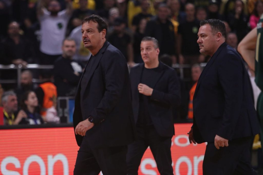 Ο εκνευρισμένος Αταμάν μπήκε στο παρκέ και αποβλήθηκε από το Άρης Betsson – Παναθηναϊκός, στα αποδυτήρια και ο Χολμς