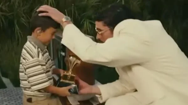 Ο Bad Bunny χάρισε το Grammy του σε μικρό αγόρι στη σκηνή του Super Bowl – Η στιγμή που έγινε viral