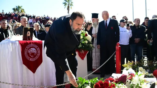 Ολυμπιακός: Τελέστηκε το μνημόσυνο για τα θύματα της Θύρας 7 παρουσία Βαγγέλη Μαρινάκη και όλης της ερυθρόλευκης οικογένειας