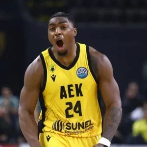 Τόφας – ΑΕΚ 90-93: Τεράστιο διπλό στην παράταση με Μπάρτλεϊ – Γκρέι και 3/3 για την Ένωση στους 16 του Basketball Champions League