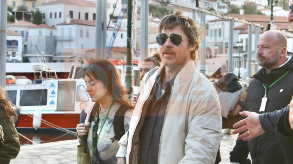 Χαλαρός και χαμογελαστός ο Μπράντ Πιτ στην Ύδρα για τη νέα του ταινία, δείτε βίντεο και φωτογραφίες