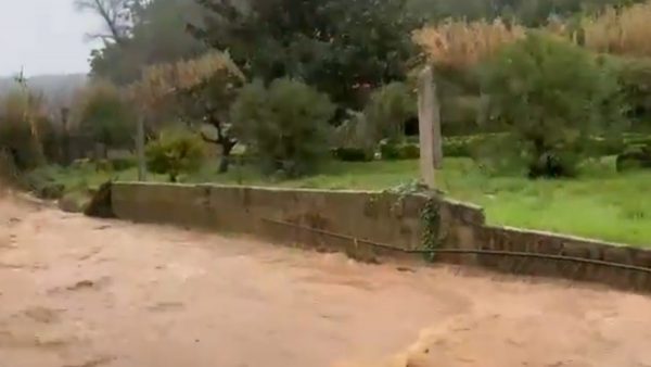 Πορτογαλία: Ισχυρές βροχοπτώσεις σαρώνουν τη χώρα, 3.000 άνθρωποι απομακρύνθηκαν από τα σπίτια τους