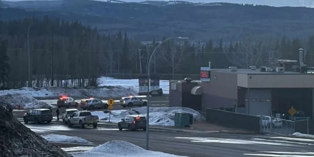 Σοκ με το μακελειό στον Καναδά: 10 νεκροί από πυροβολισμούς σε Γυμνάσιο - «Γυναίκα με φόρεμα και καστανά μαλλιά» η ύποπτη