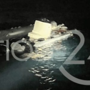 Φωτογραφίες ντοκουμέντο από το ναυάγιο στη Χίο: Αυτό είναι το φουσκωτό μετά τη σύγκρουση με το σκάφος του Λιμενικού