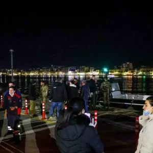 Κομισιόν για το ναυάγιο στη Χίο: Στα χέρια λαθρεμπόρων πολλοί άνθρωποι χάνουν τη ζωή τους – Αυτό θέλουμε να αποτρέψουμε