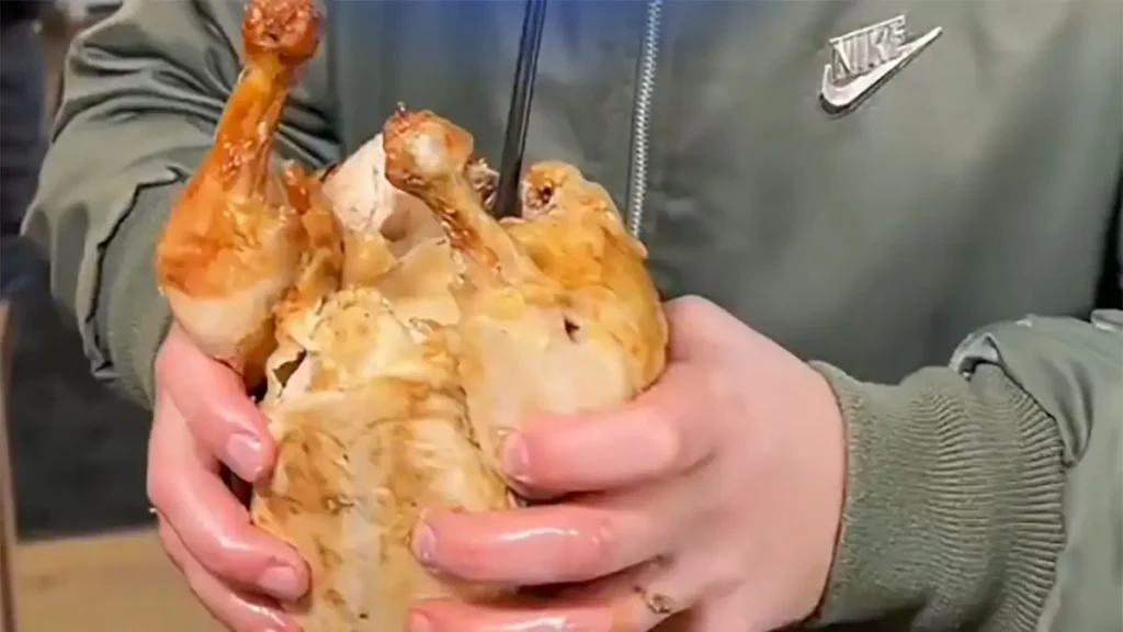 Ήρθε ο Kuraccino: Ο Capuccino σερβιρισμένος... σε κοτόπουλο σούβλας!