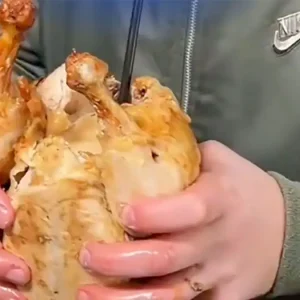 Ήρθε ο Kuraccino: Ο Capuccino σερβιρισμένος... σε κοτόπουλο σούβλας!