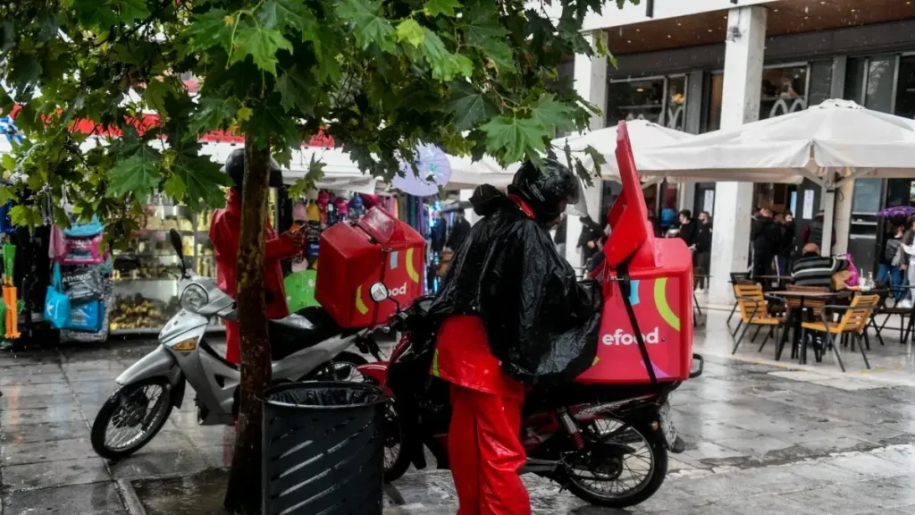 Τσικνοπέμπτη με απεργία στην efood