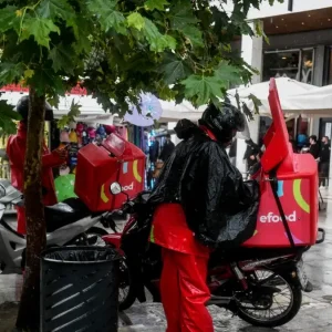 Τσικνοπέμπτη με απεργία στην efood