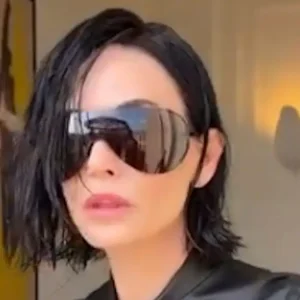 Ντέμι Μουρ: Αγνώριστη στην Εβδομάδα Μόδας του Μιλάνου – Οι συγκρίσεις και τα σχόλια για το Ozempic