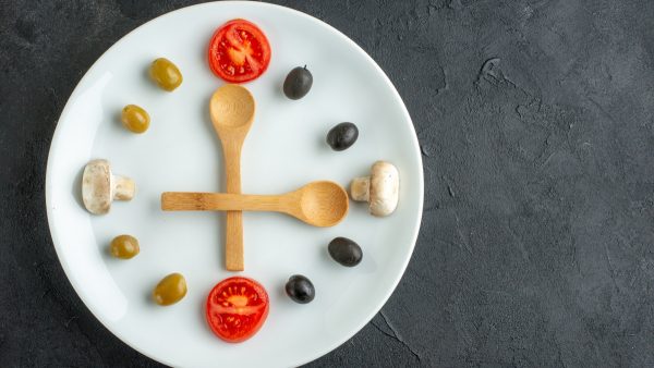 Διαλειμματική νηστεία: Αυτό είναι το καλύτερο χρονικό διάστημα κατανάλωσης φαγητού για τον μεταβολισμό