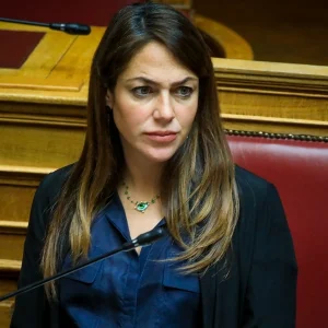 Μιχαηλίδου: Βρέθηκαν 80 φάκελοι κακοδιαχείρισης από την Τασούλα Χατζηδάκη - Εμπλοκή και 2ου ατόμου