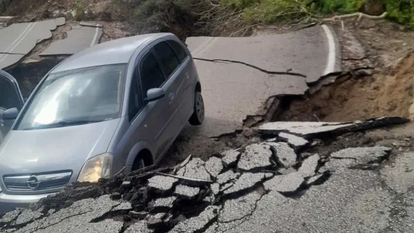 Η κακοκαιρία «σαρώνει» τη χώρα: Πλημμύρες και κατολισθήσεις από Τζουμέρκα μέχρι Σαμοθράκη – Εκκενώθηκαν 10 σπίτια