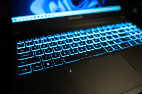 Πωλείται λάπτοπ της Dream Machines σε κατάσταση καινούργιου