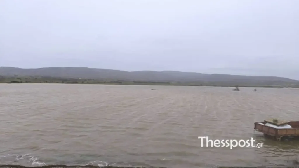 Έβρος: «Εάν σπάσουν κι άλλα αναχώματα θα κινδυνεύσουν οικισμοί»