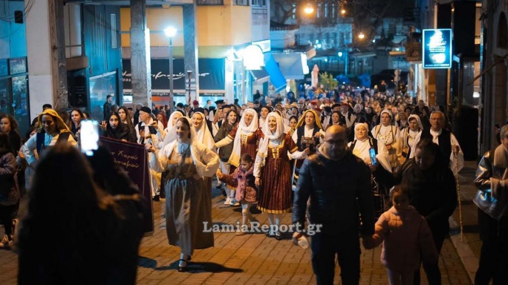 Όλη η πόλη χόρεψε και τραγούδησε στην παραδοσιακή πατινάδα (ΦΩΤΟ - ΒΙΝΤΕΟ)