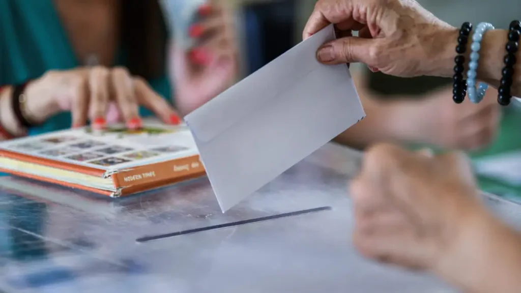 Δημοσκόπηση Marc: 31,4% η Νέα Δημοκρατία, 13% το ΠΑΣΟΚ, 11,5% η Πλεύση Ελευθερίας – 32,6% για τον Κυριάκο Μητσοτάκη