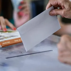 Δημοσκόπηση Marc: 31,4% η Νέα Δημοκρατία, 13% το ΠΑΣΟΚ, 11,5% η Πλεύση Ελευθερίας – 32,6% για τον Κυριάκο Μητσοτάκη