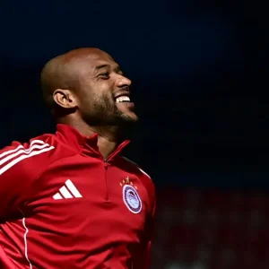 Ολυμπιακός: Ο Ελ Κααμπί εμφανίστηκε με ανανεωμένο look στην προπόνηση πριν το παιχνίδι με την Λεβερκούζεν