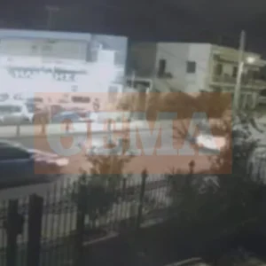 Βίντεο: Οι εκτελεστές του 27χρονου στη Νέα Πέραμο περνούν δίπλα από περιπολικό λίγα λεπτά μετά την αρπαγή