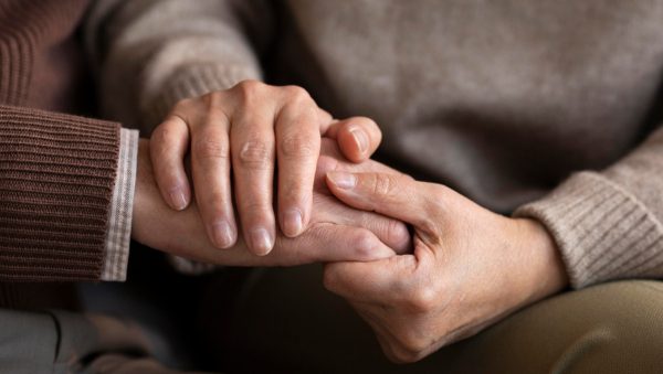 Πρόσκληση εκδήλωσης ενδιαφέροντος από τον Δήμο Λοκρών για υποβολή αίτησης συμμετοχής ωφελούμενων στους Κόμβους Ψηφιακής Ενδυνάμωσης Ηλικιωμένων