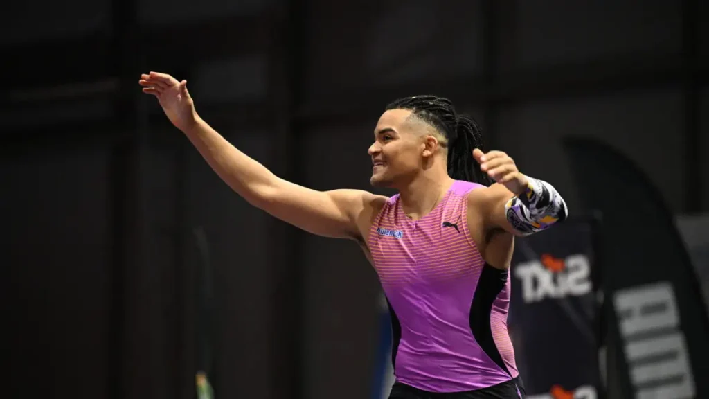 Ο Εμμανουήλ Καραλής έκανε «πάρτι» στο Fly Athens Indoor με άλμα στα 5.90 μέτρα