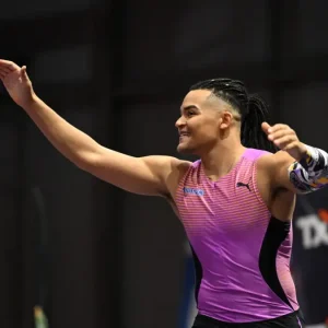 Ο Εμμανουήλ Καραλής έκανε «πάρτι» στο Fly Athens Indoor με άλμα στα 5.90 μέτρα