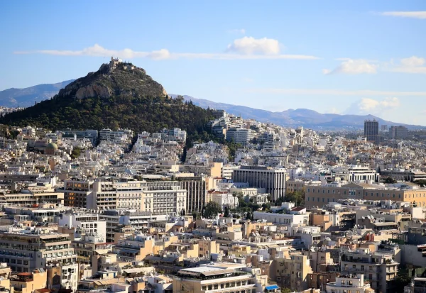 Ποιοι δικαιούνται «μισό ΕΝΦΙΑ»: Τα λάθη που αυξάνουν τον φόρο