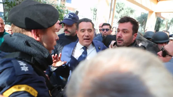 Χαμός στον «αέρα» ανάμεσα στον Άδωνι Γεωργιάδη και τον γιατρό από τη Νίκαια: «Αυτές οι εικόνες είναι χούντα» – «Έπρεπε να του έχω κάνει αυτόφωρο»