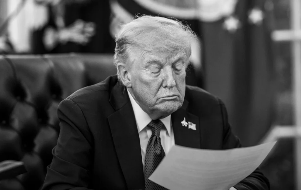 «Θα τα επανεξετάσουμε»: Τι περιείχαν τα αρχεία Έπσταϊν για τον Τραμπ που φέρεται να έκρυψαν