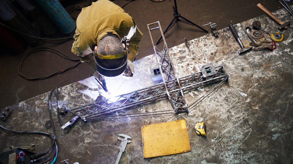 Ζητούνται εργατοτεχνίτες από τη συρματουργία "Λ. Μωλιώτης ΙΚΕ"