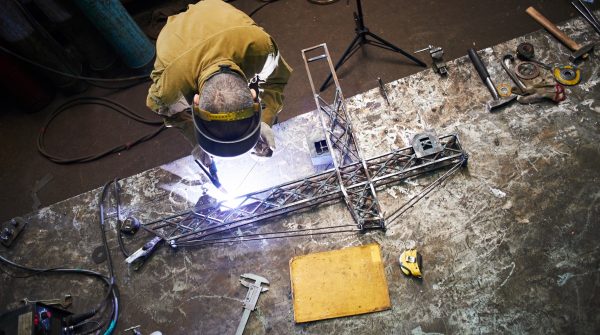 Ζητούνται εργατοτεχνίτες από τη συρματουργία "Λ. Μωλιώτης ΙΚΕ"