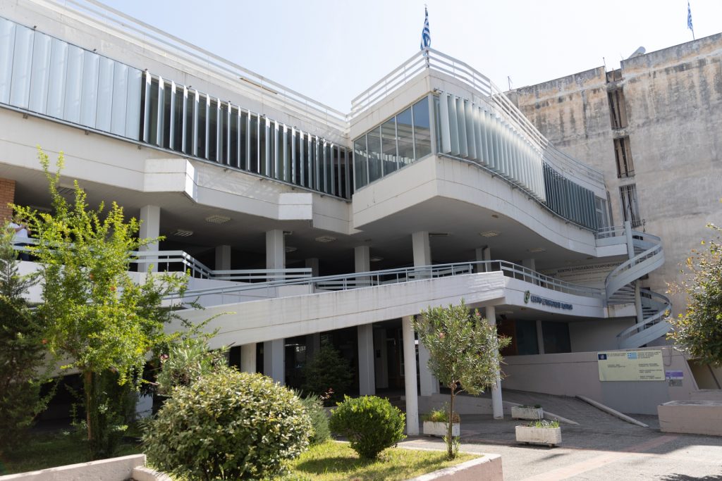 Η θεατρική ερασιτεχνική ομάδα "Ηλιοκαμένοι" παρουσιάζει το νέο θεατρικό αναλόγιο για τις Απόκριες