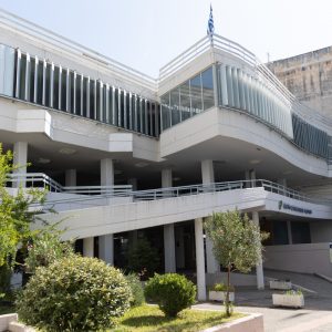 Η θεατρική ερασιτεχνική ομάδα "Ηλιοκαμένοι" παρουσιάζει το νέο θεατρικό αναλόγιο για τις Απόκριες