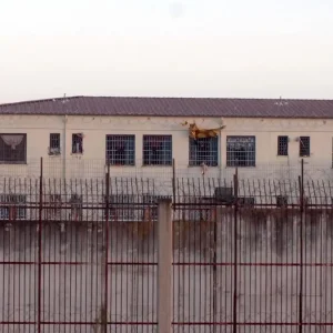 Κασσαβέτεια: Έφτιαξε μαχαίρι από σπασμένο τζάμι , ήθελε να επιτεθεί σε φύλακα