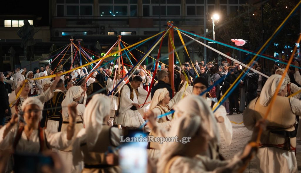 «Χορέψαμε όλοι μαζί στα γαϊτανάκια της Λαμίας»: Με μεγάλη συμμετοχή η αποκριάτικη εκδήλωση (ΒΙΝΤΕΟ-ΦΩΤΟ)