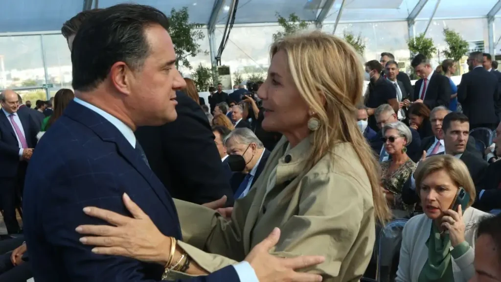 Άδωνις Γεωργιάδης: Η Μαρέβα Γκραμπόφσκι – Μητσοτάκη εμπιστεύτηκε το ΕΣΥ και χειρουργήθηκε στο ΚΑΤ, όλα πήγαν καλά