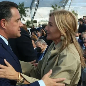 Άδωνις Γεωργιάδης: Η Μαρέβα Γκραμπόφσκι – Μητσοτάκη εμπιστεύτηκε το ΕΣΥ και χειρουργήθηκε στο ΚΑΤ, όλα πήγαν καλά