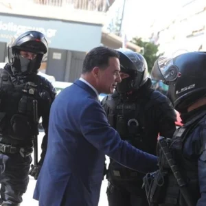 «Σας αγαπάμε» είπαν αστυνομικοί ΟΠΚΕ σε Γεωργιάδη κι εκείνος απάντησε: «Σας λατρεύω, σας αγαπάω παραπάνω απ’ ό,τι νομίζετε» (ΒΙΝΤΕΟ)